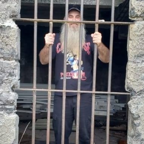 Meet your Posher, Chris - Picture 1 of 1